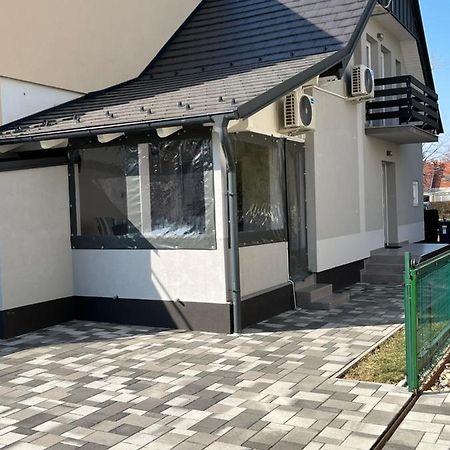 Komo Apartment Buk Bagian luar foto