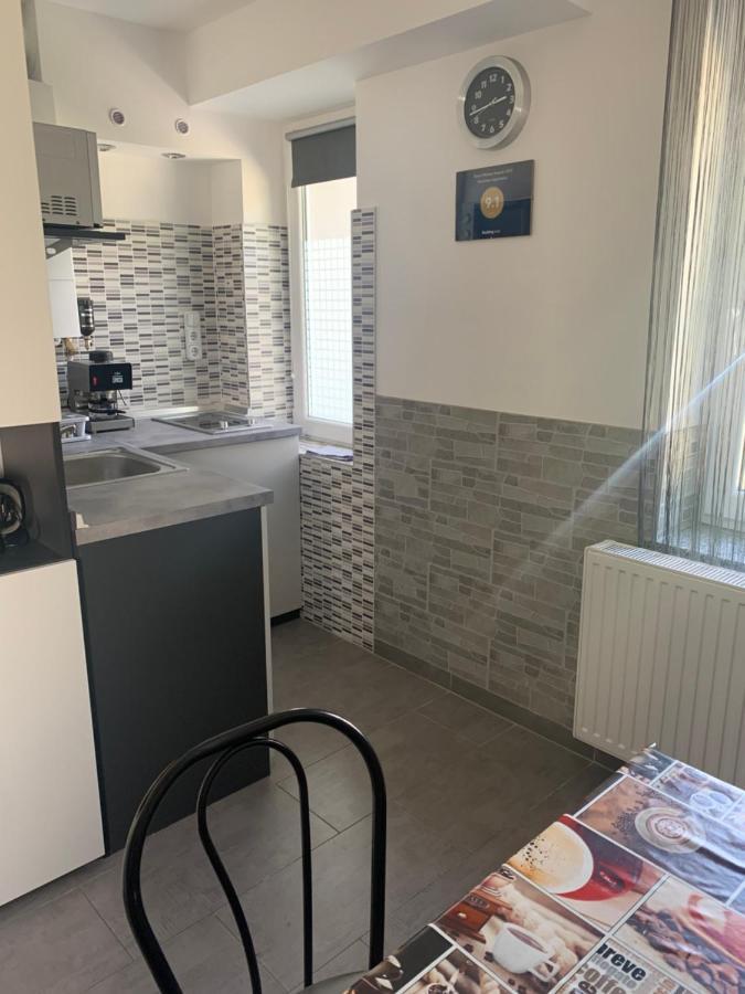 Komo Apartment Buk Bagian luar foto