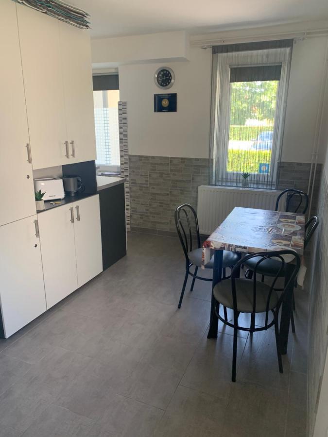 Komo Apartment Buk Bagian luar foto