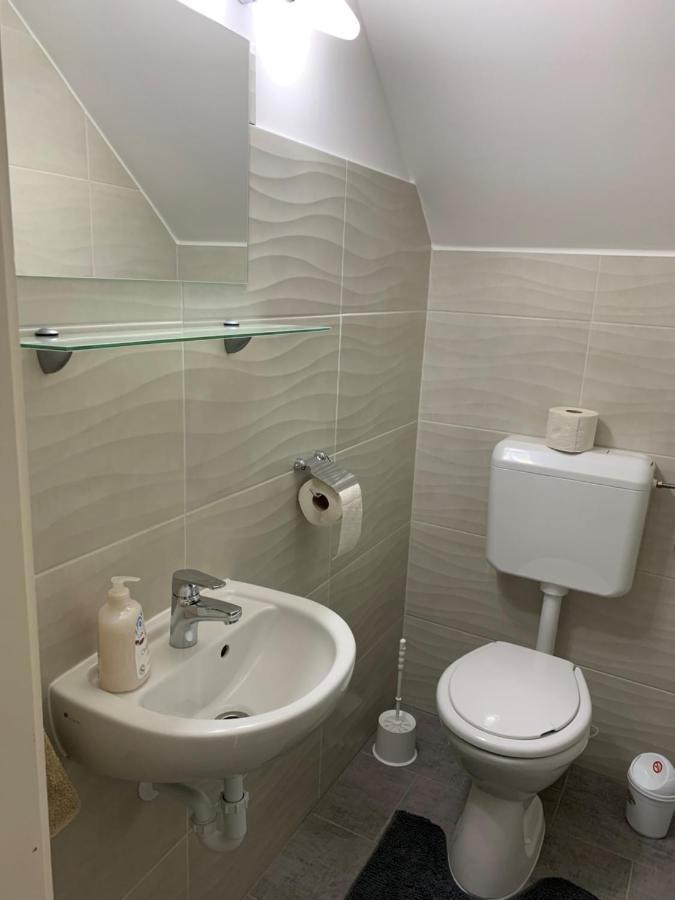 Komo Apartment Buk Bagian luar foto