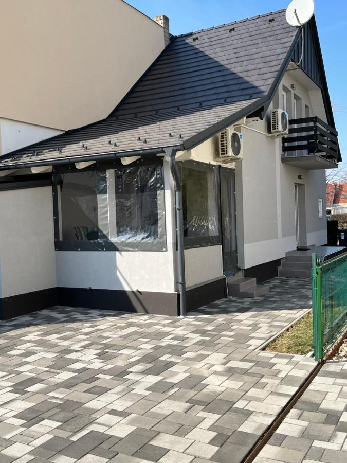 Komo Apartment Buk Bagian luar foto